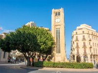 Ich sitze am Wahrzeichen von Beirut, dem Uhrturm aus dem Jahre 1934. Während des Bürgerkrieges (1975-1990) wurde der Turm abgebaut und anschliessend wieder aufgebaut und restauriert.